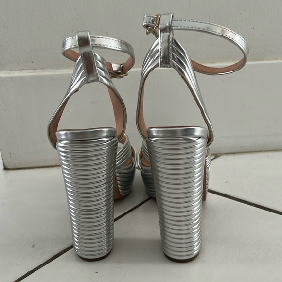 Exé Silver Heels - Picture 3 of 4